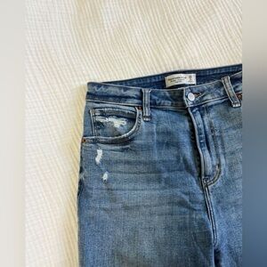 AbercrombieCurve Love The Super Skinny Ankle High Rise 

28/6 extra long